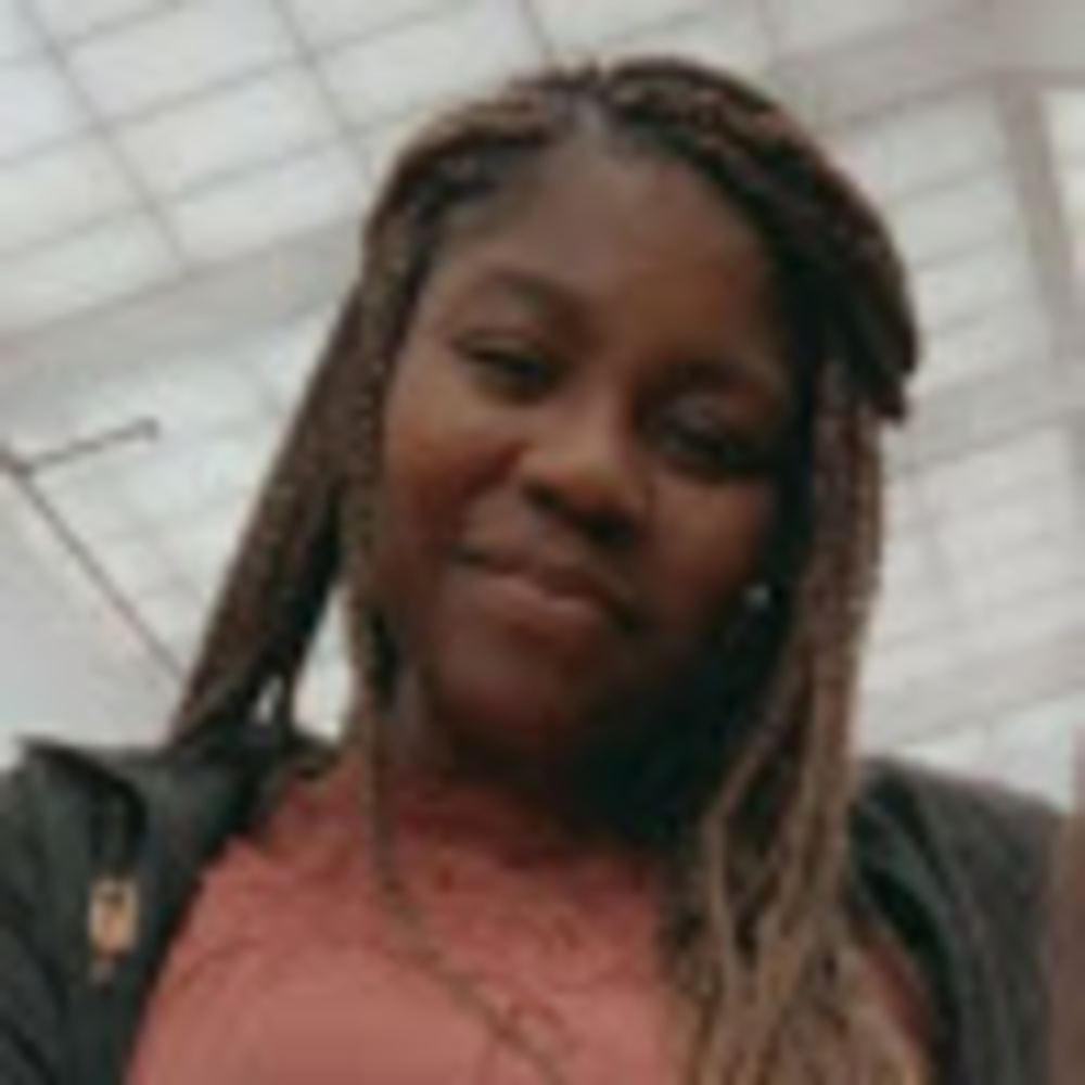 Meet your Posher, Oluwadara